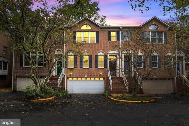 2904 Oakton Crest Pl