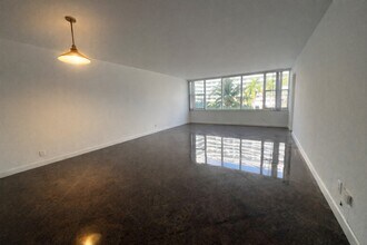 5600 Collins Ave, Unit 4E in Miami Beach, FL - Building Photo - Building Photo