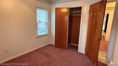 1403 E Maxlow Ave in Hazel Park, MI - Foto de edificio - Building Photo