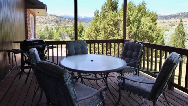 783 MT-2 in Whitehall, MT - Foto de edificio - Building Photo