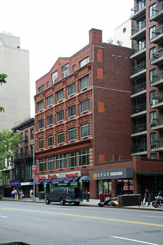 140 W 23RD ST in New York, NY - Building Photo - Building Photo