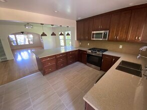 1057 E Main St in Ventura, CA - Building Photo - Building Photo