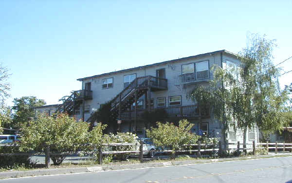 Casablanca Apartments in Sonoma, CA - Foto de edificio