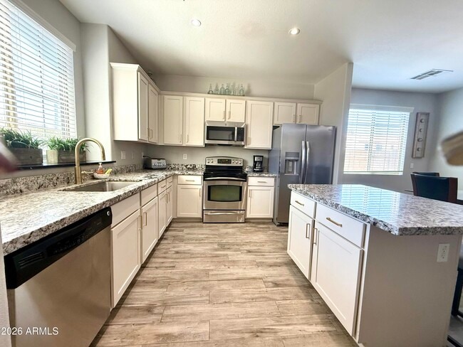 3708 E Kerry Ln in Phoenix, AZ - Building Photo - Building Photo