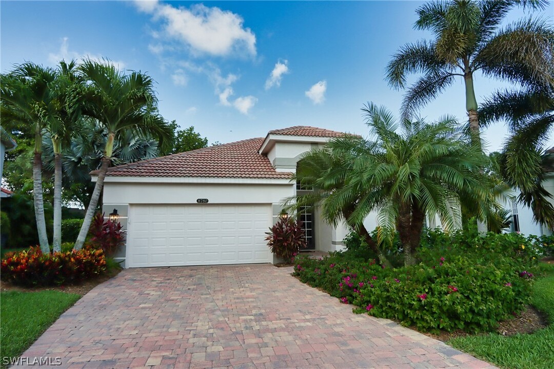 8780 Ventura Way in Naples, FL - Building Photo