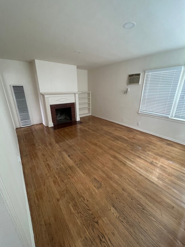 6546 Hazeltine Ave, Unit 6546 in Van Nuys, CA - Building Photo - Building Photo