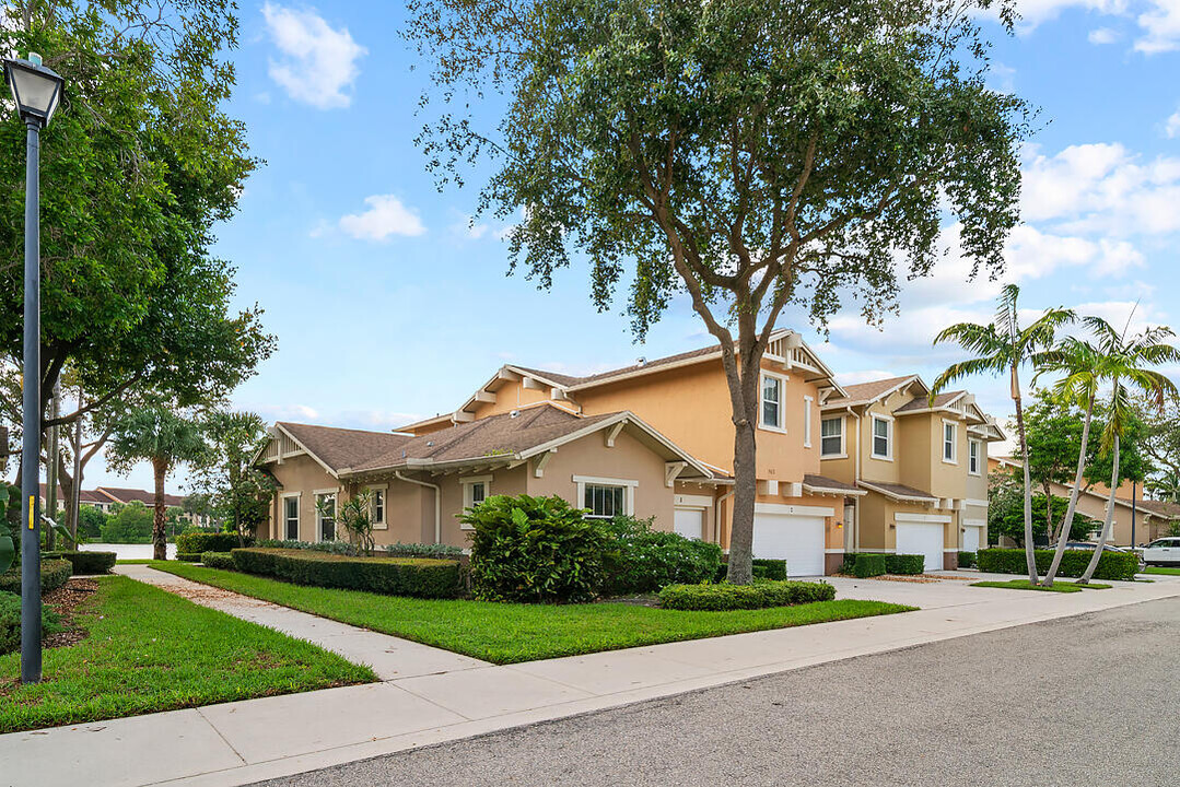 963 Marina Del Ray Ln-Unit -1 in West Palm Beach, FL - Foto de edificio