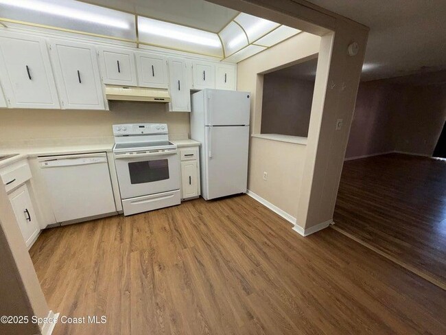 2493 Country Club Dr in Titusville, FL - Foto de edificio - Building Photo