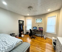 157 E Cottage St, Unit 1 in Boston, MA - Building Photo - Building Photo