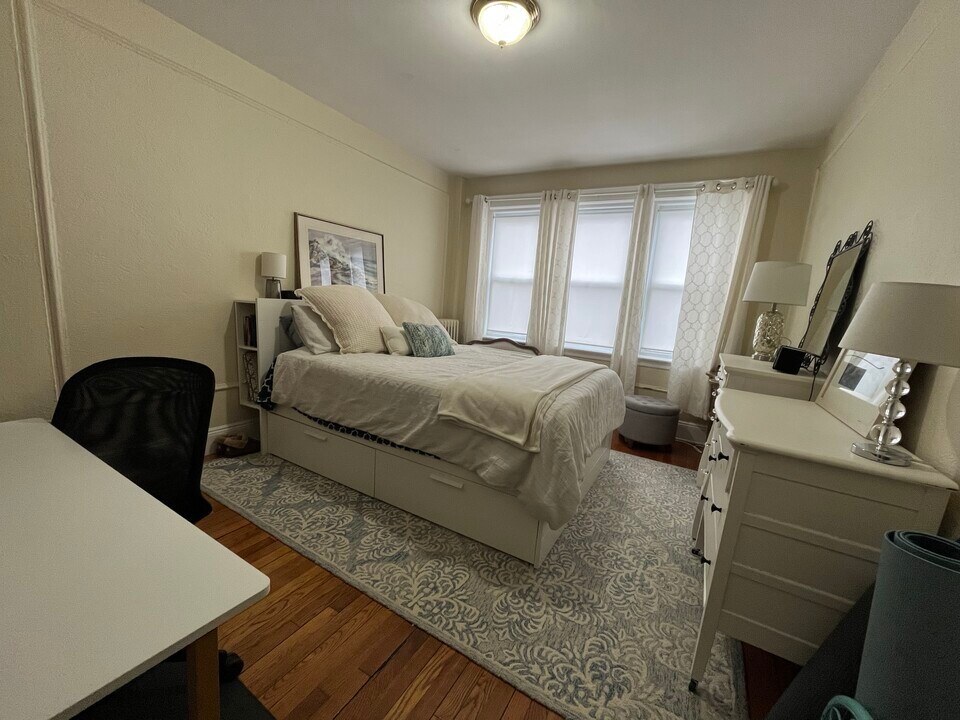 47 Linden St, Unit 10 in Boston, MA - Foto de edificio