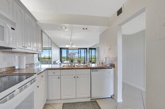 14 Royal Palm Way in Boca Raton, FL - Building Photo - Building Photo