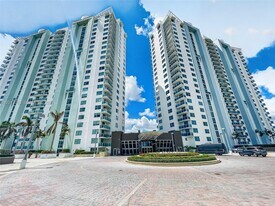 2681 N Flamingo Rd in Sunrise, FL - Building Photo