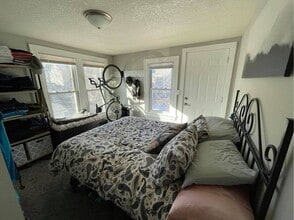 1115 1/2 4th St NE in Minneapolis, MN - Building Photo - Building Photo