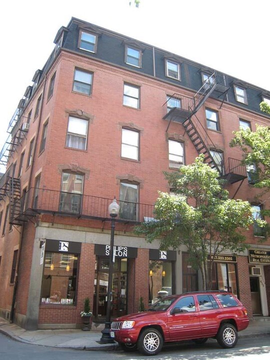 424 Hanover St, Unit 5B in Boston, MA - Foto de edificio