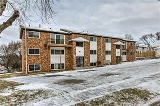 SAUNDERS & HIMEBAUGH TO WALNUT HILL LOT in Omaha, NE - Foto de edificio - Interior Photo