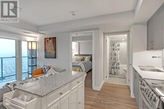 38 Monte Kwinter Ct in Toronto, ON - Building Photo - Building Photo