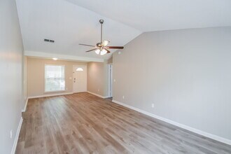 3813 Tree Lake Dr in Jacksonville, FL - Building Photo - Building Photo