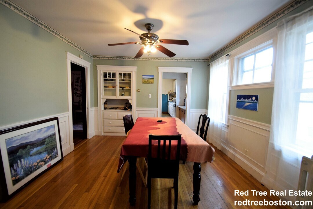 81 Beechcroft St, Unit 1 in Boston, MA - Foto de edificio