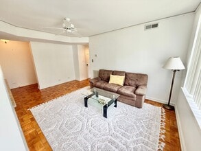 1700 N Elm St in Greensboro, NC - Building Photo - Building Photo