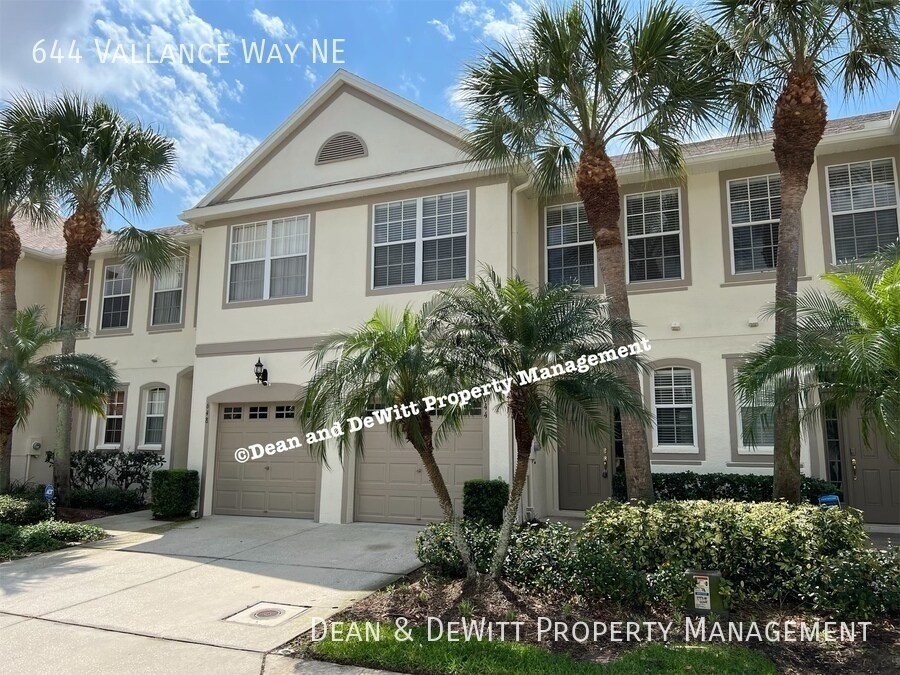 644 Vallance Way NE in St. Petersburg, FL - Building Photo