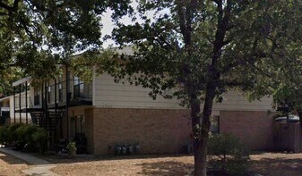 2411 Pedernales Dr, Unit #C in College Station, TX - Building Photo