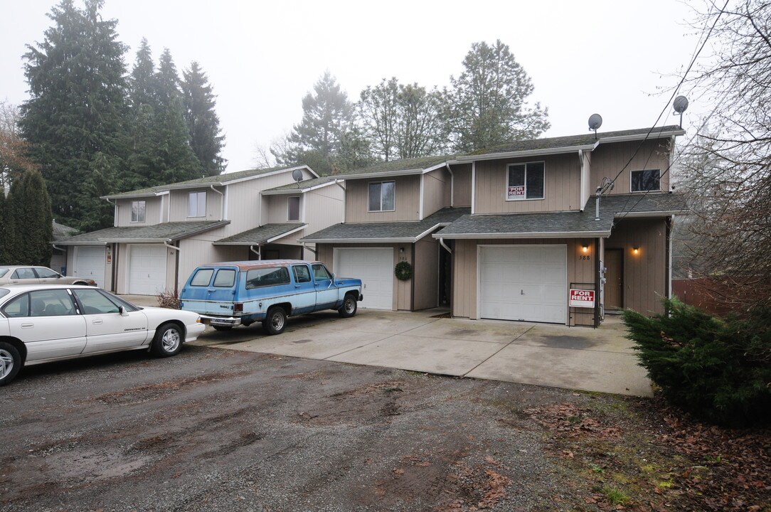 580-584 W Water St in Stayton, OR - Foto de edificio