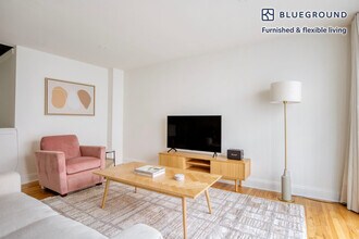 123 E 54th St in New York, NY - Foto de edificio - Building Photo