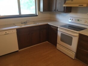 65 Wheeler St in Cascade Locks, OR - Building Photo - Building Photo