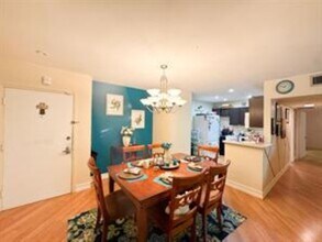124 NE 19th Ct, Unit 201B in Wilton Manors, FL - Building Photo - Building Photo