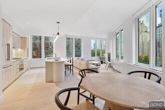 1 W 60th St in New York, NY - Building Photo - Building Photo