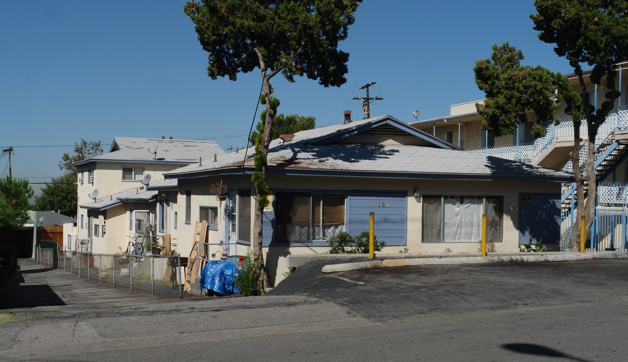 10159-10165 Samoa Ave in Tujunga, CA - Building Photo