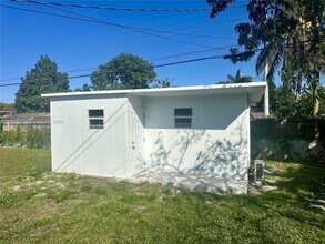 19215 NW 7th Ct in Miami, FL - Building Photo - Building Photo
