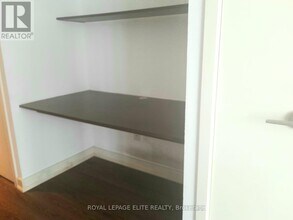 110 Charles St E in Toronto, ON - Building Photo - Building Photo