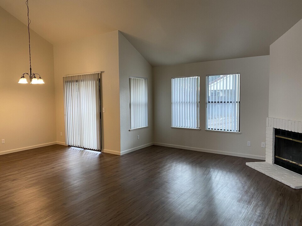 3518 Shawnee Dr in Modesto, CA - Building Photo