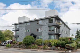 SV Scandia Villa in Seattle, WA - Foto de edificio - Building Photo