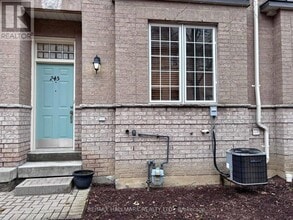 23 Observatory Ln in Richmond Hill, ON - Building Photo - Building Photo