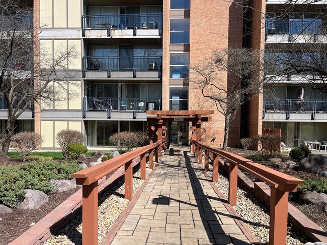 6020 Oakwood Dr in Lisle, IL - Building Photo - Building Photo
