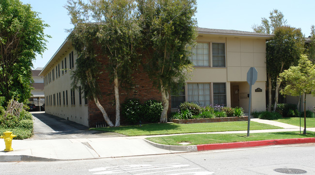 180 S Catalina Ave in Pasadena, CA - Building Photo - Building Photo