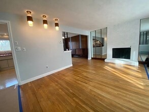 7 Mallard Way in Burlington, MA - Building Photo - Building Photo
