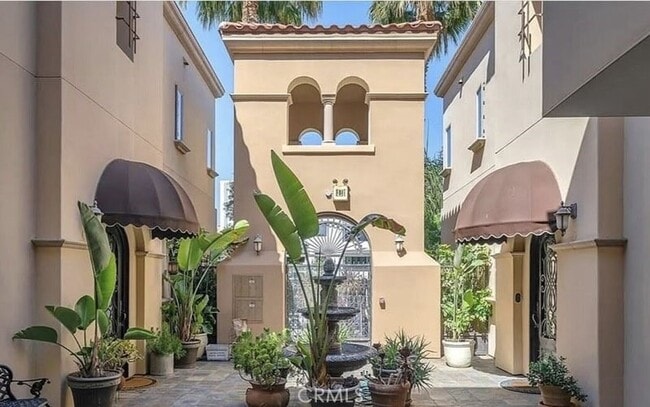 1835 S Barrington Ave in Los Angeles, CA - Foto de edificio - Building Photo