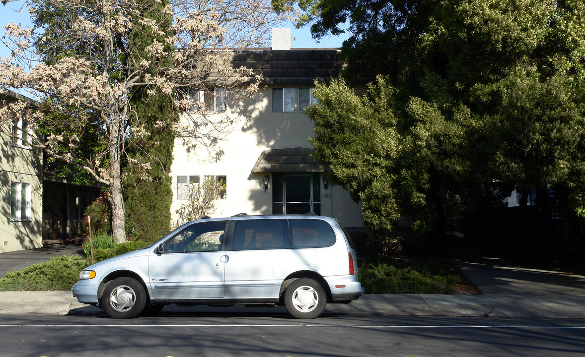 1306 Whipple Ave in Redwood City, CA - Building Photo