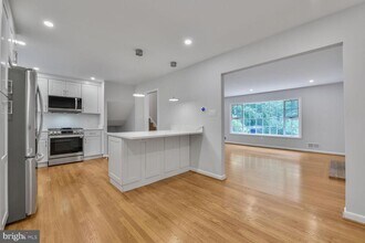 1403 Ellison St in Falls Church, VA - Building Photo - Building Photo
