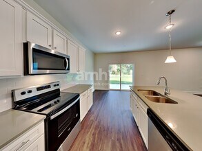 3820 Chivalry Dr in Douglasville, GA - Foto de edificio - Building Photo