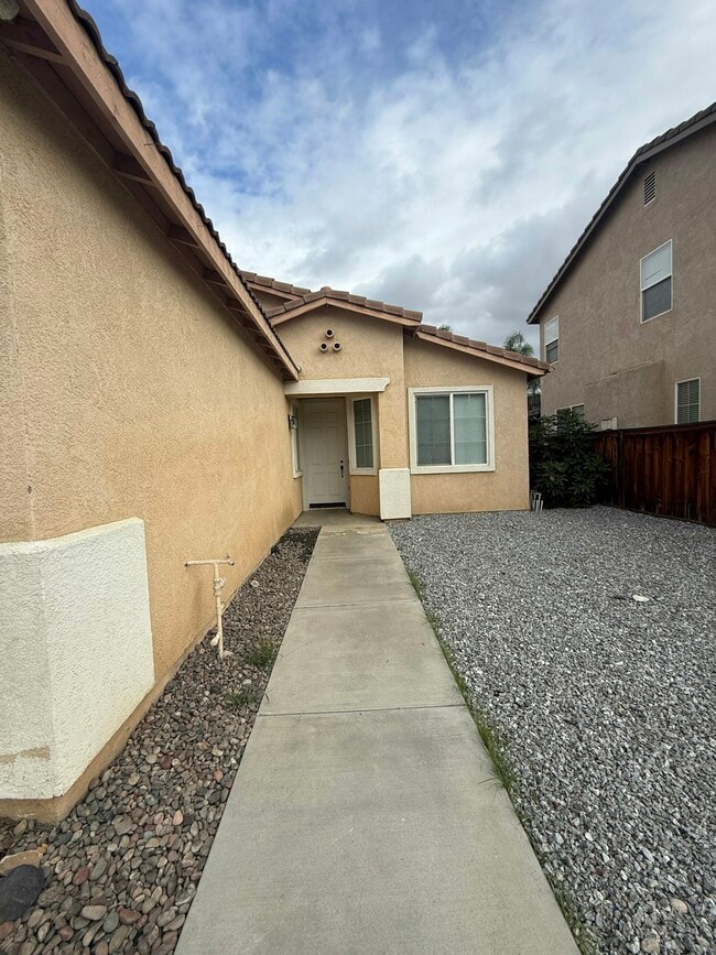 1175 Sykes Dr in San Jacinto, CA - Building Photo - Building Photo
