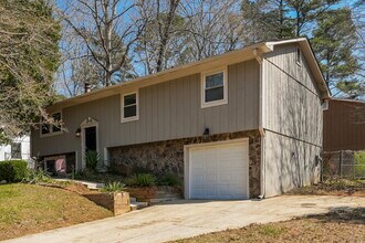 2194 Cherokee Valley Cir in Lithonia, GA - Building Photo - Building Photo