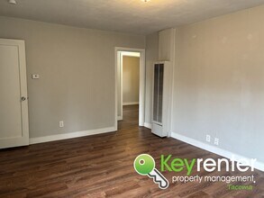 3727 E J St in Tacoma, WA - Building Photo - Building Photo
