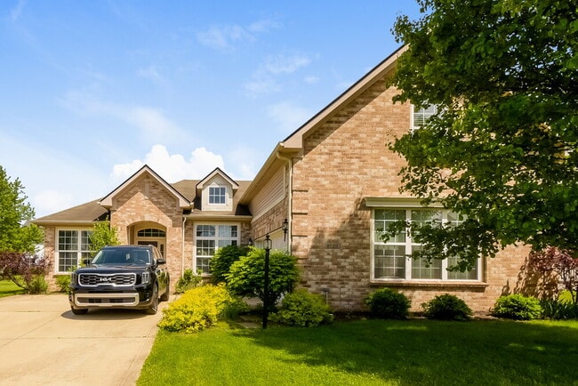 property at 8729 N Autumnview Dr