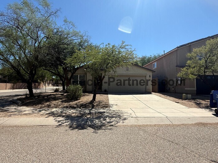 10394 E Haymarket St in Tucson, AZ - Building Photo