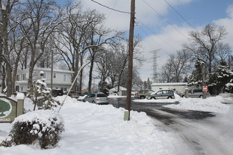 7920 Ridgefield Rd in Crystal Lake, IL - Building Photo - Building Photo