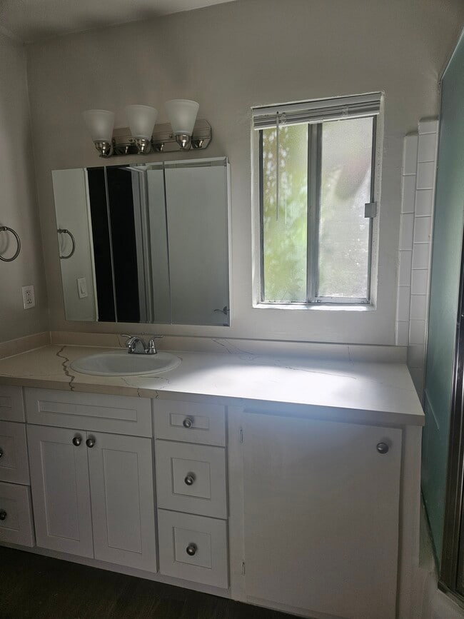 Canyon Gardens in Sherman Oaks, CA - Foto de edificio - Building Photo